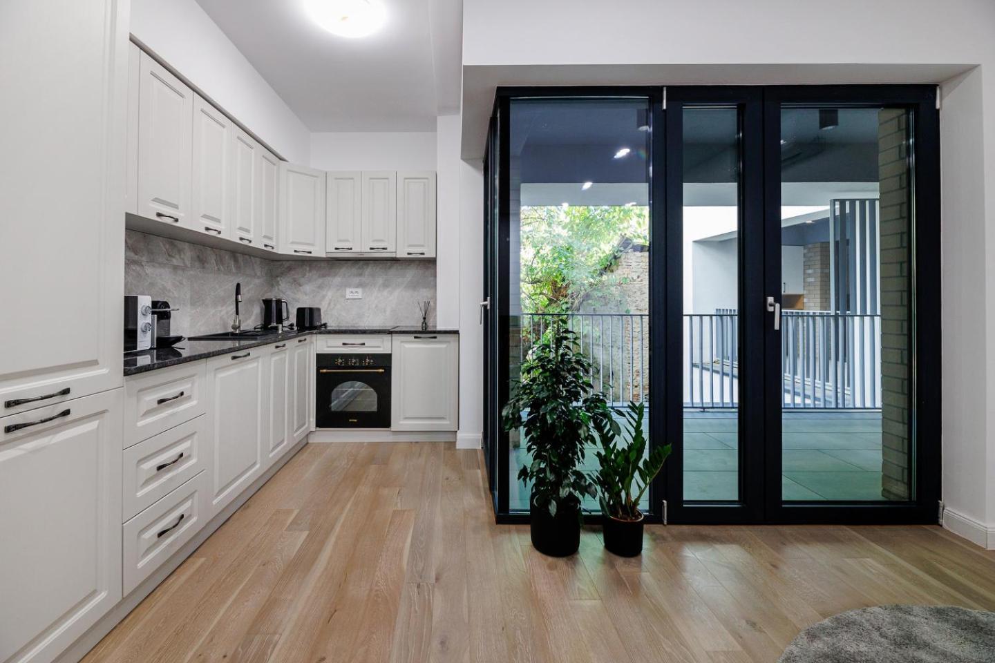 The Corner Luxe Apartment ブカレスト エクステリア 写真